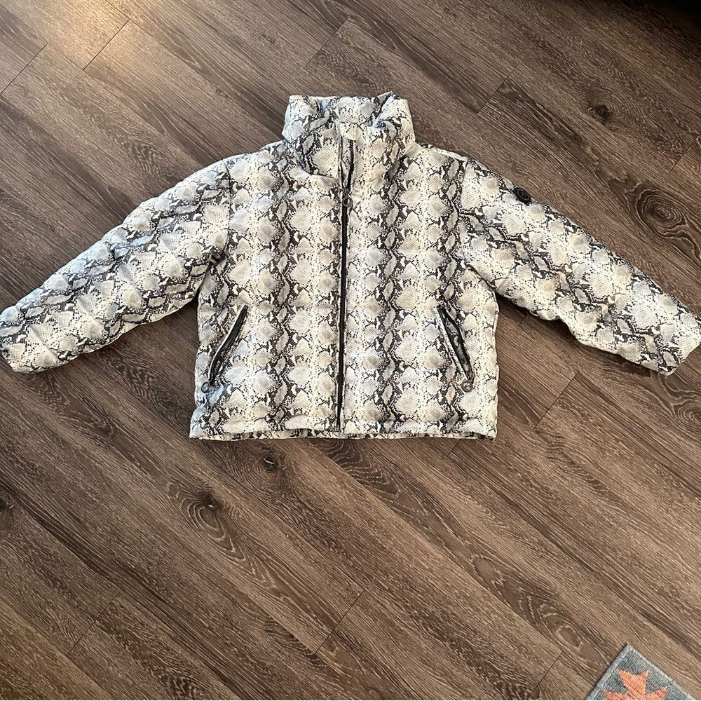 Noize Jozy Short Length Puffer in White Python New